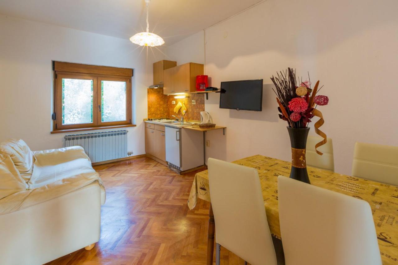 Jasminka Loncaric Apartment Crikvenica Exterior foto