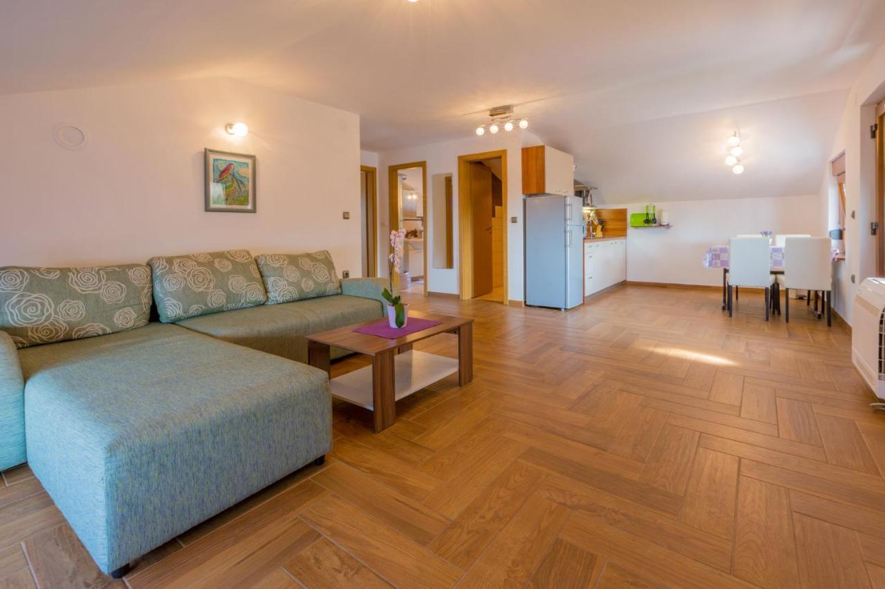Jasminka Loncaric Apartment Crikvenica Exterior foto