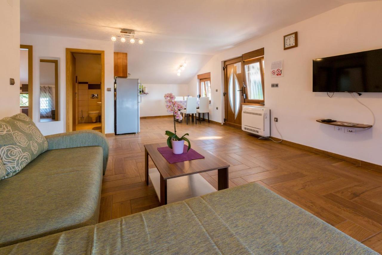 Jasminka Loncaric Apartment Crikvenica Exterior foto